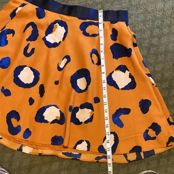 Silky, flirty skirt - Picture 6 of 8